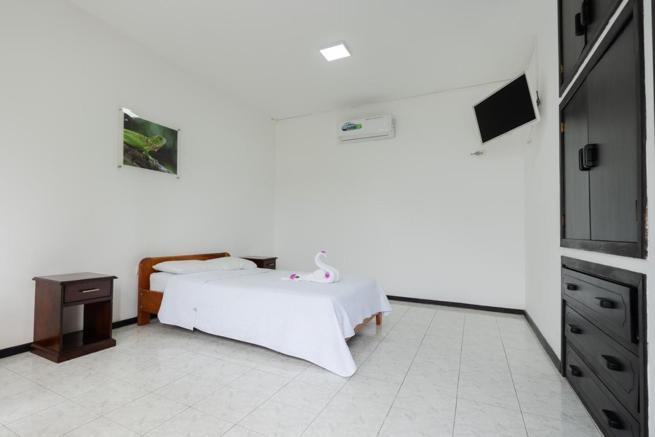 Hotel Pelican Bay Puerto Ayora  Dış mekan fotoğraf